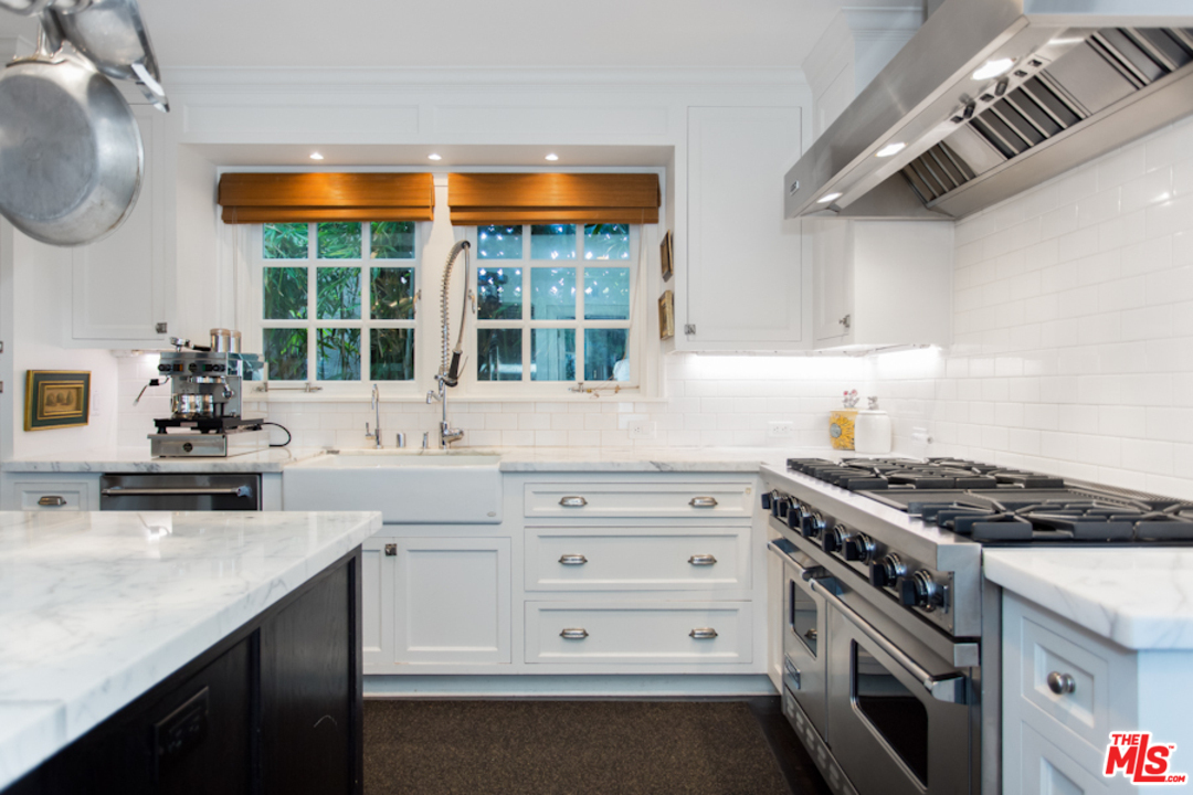 221 5th Avenue Venice, CA 90291 - Photo 16 of 29