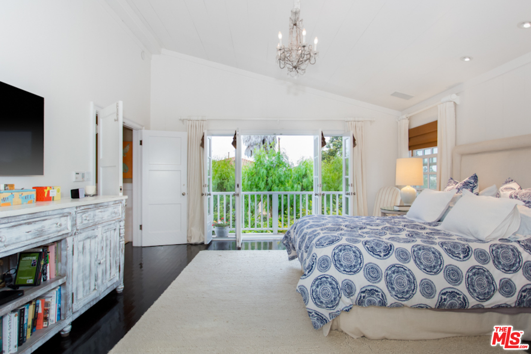 221 5th Avenue Venice, CA 90291 - Photo 21 of 29