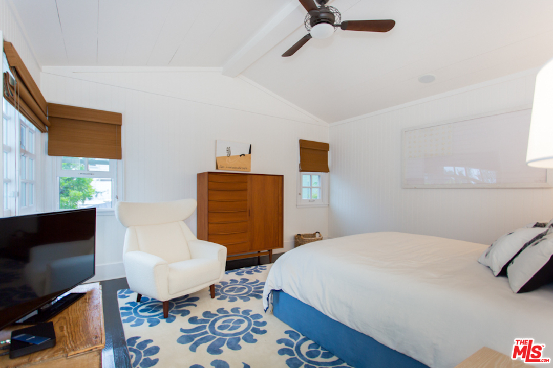 221 5th Avenue Venice, CA 90291 - Photo 23 of 29