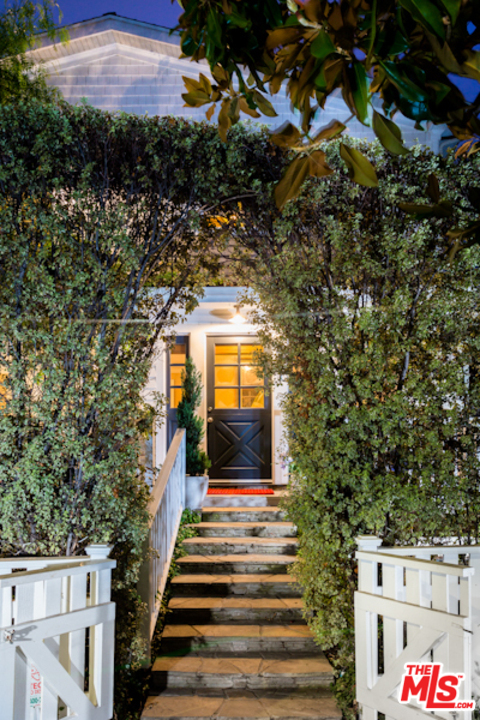 221 5th Avenue Venice, CA 90291 - Photo 6 of 29