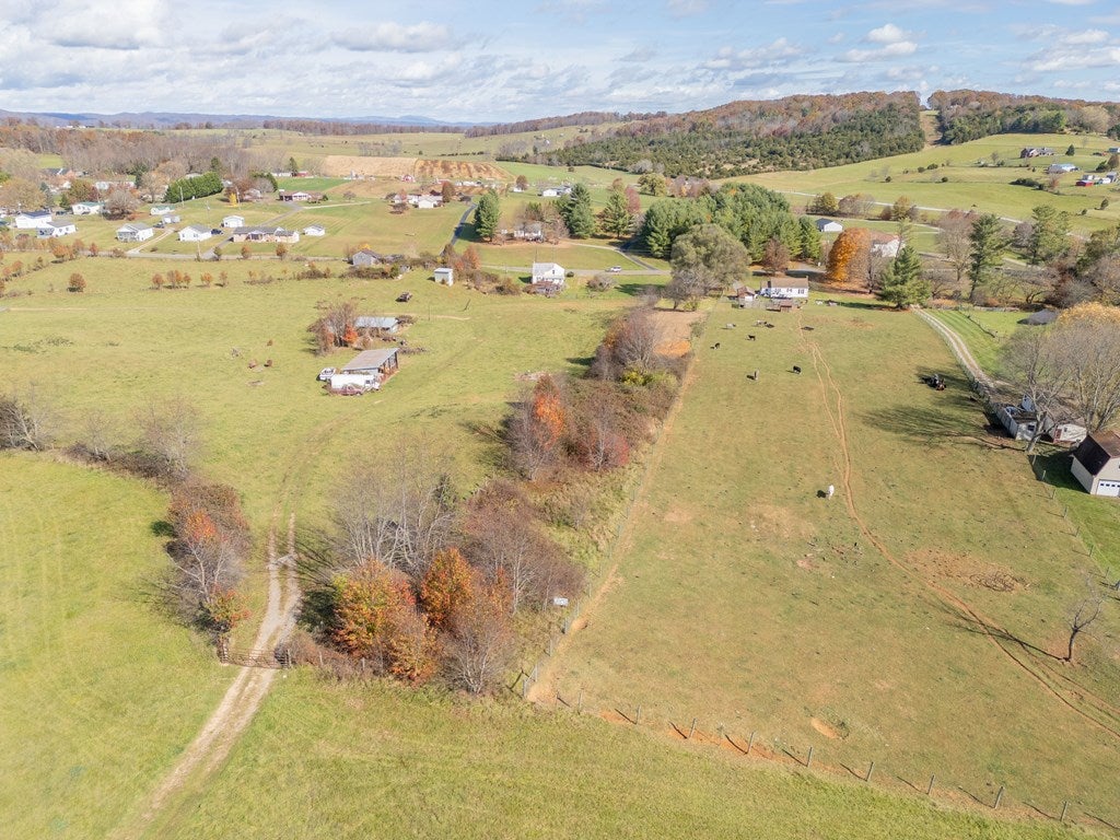 5099 Thornspring Road Pulaski, VA 24301 - Photo 48 of 53 Gallery Image 48