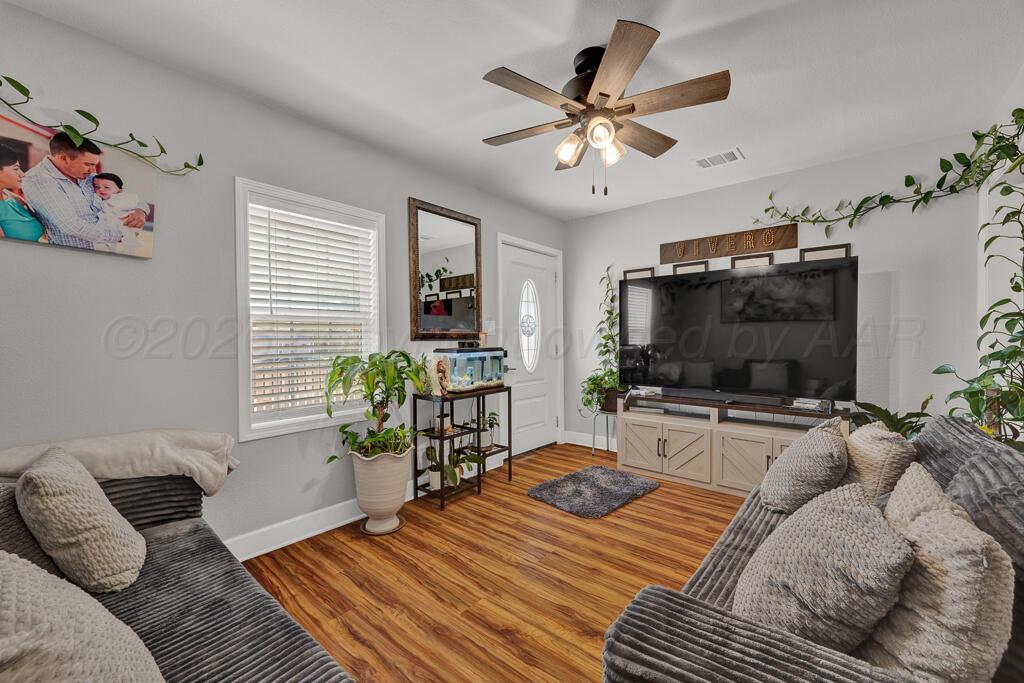 800 South Spring Street Amarillo, TX 79104 - Photo 5 of 16 living room 2 (2)