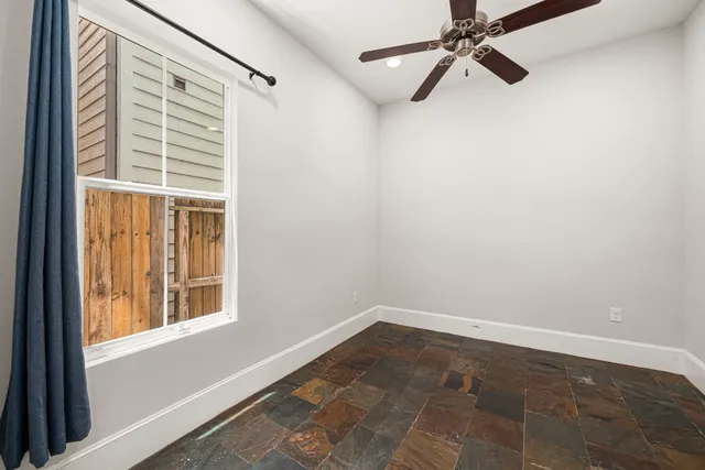 $3,000 | 2022 Sabine Street, Houston, TX 77007