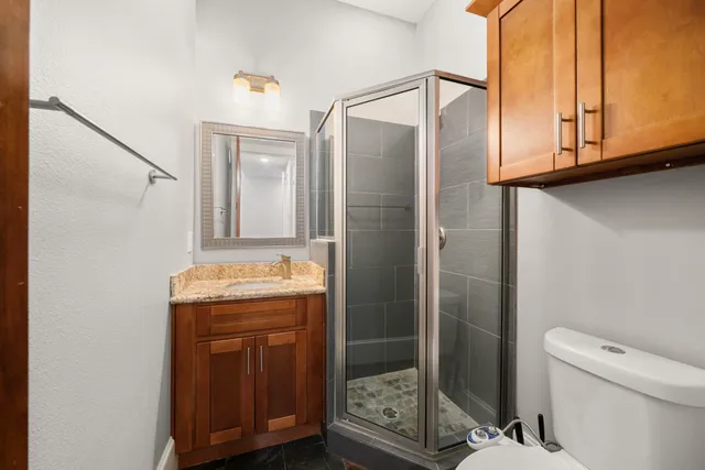 $3,000 | 2022 Sabine Street, Houston, TX 77007