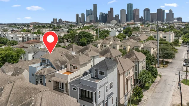 $3,000 | 2022 Sabine Street, Houston, TX 77007