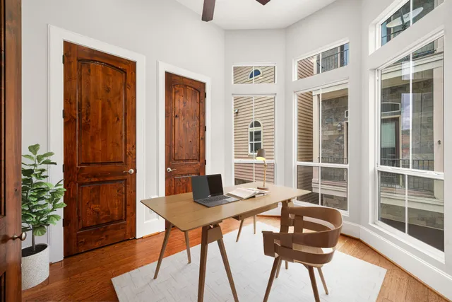 $3,000 | 2022 Sabine Street, Houston, TX 77007