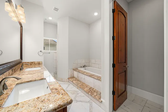 $3,000 | 2022 Sabine Street, Houston, TX 77007