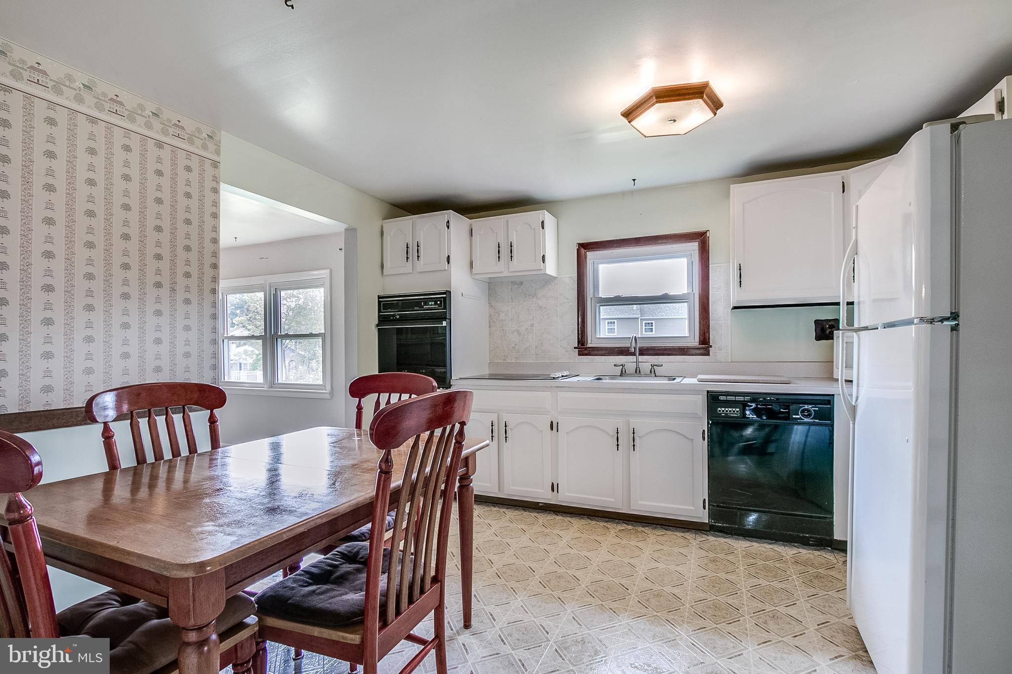 504 Tryens Road Aston, PA 19014 - Photo 11 of 34 eat-in kitchen