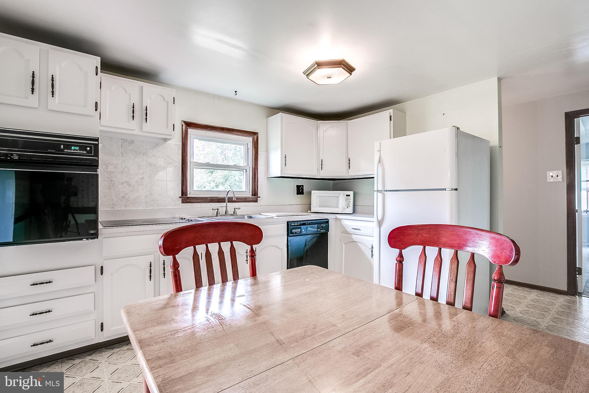 504 Tryens Road Aston, PA 19014 - Photo 13 of 34 eat-in kitchen