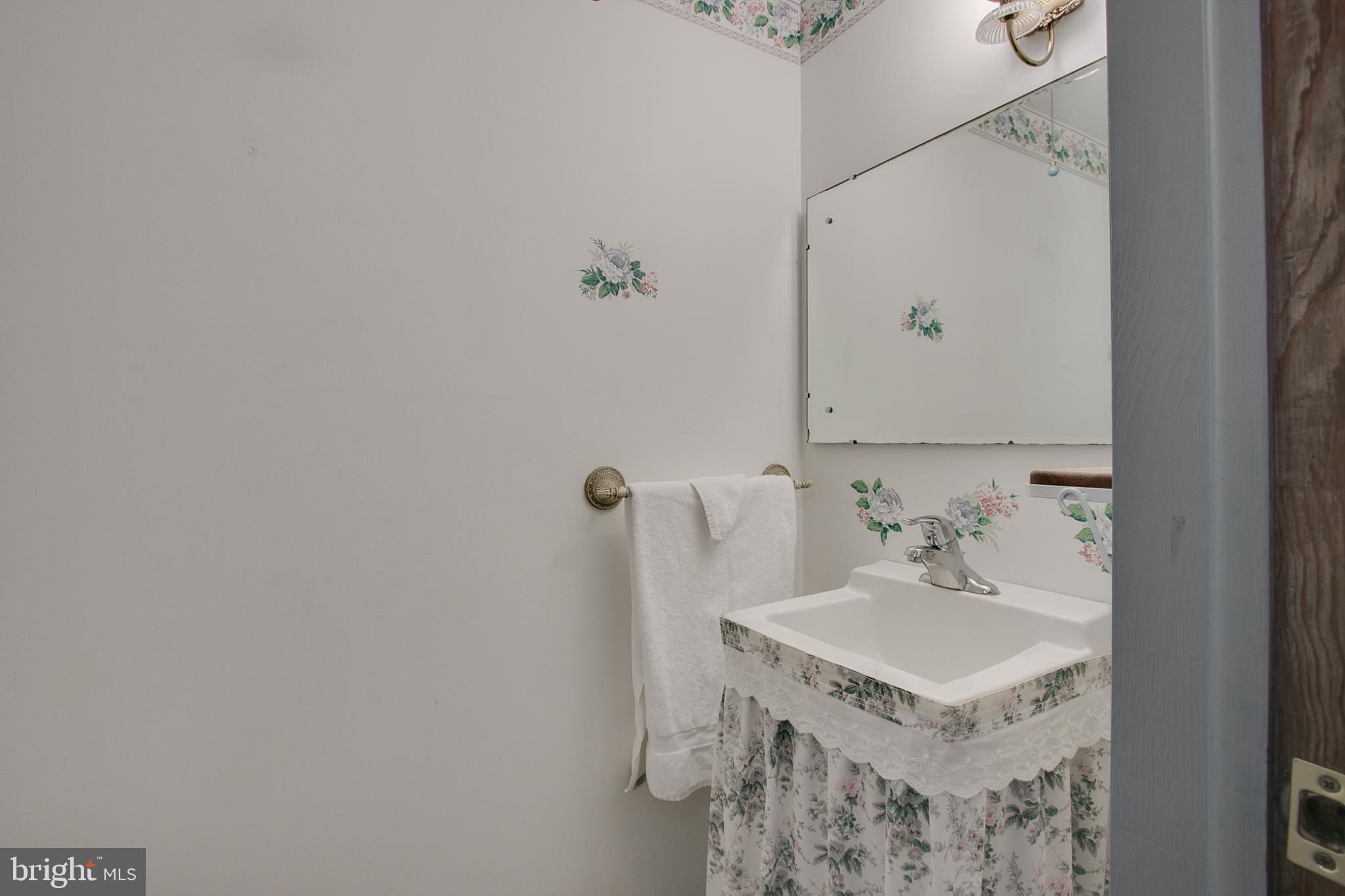 504 Tryens Road Aston, PA 19014 - Photo 18 of 34 half bathroom