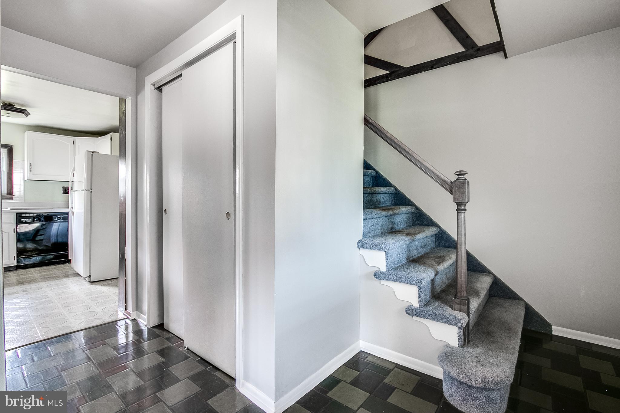 504 Tryens Road Aston, PA 19014 - Photo 5 of 34 foyer