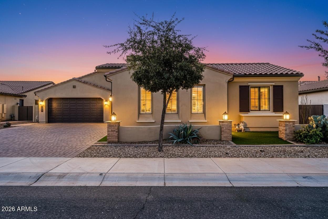 1867 East Gillcrest Road Gilbert, AZ 85298 - Photo 3 of 48 a front view of a house with garden