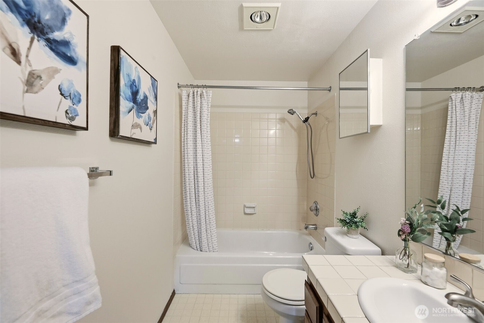 2316 Northeast 89th Street, Unit 2316 Seattle, WA 98115 - Photo 24 of 38