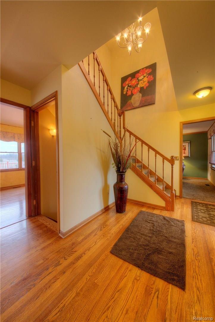 462 West Barron Road Howell, MI 48855 - Photo 4 of 65 Stairs up & down.jpg