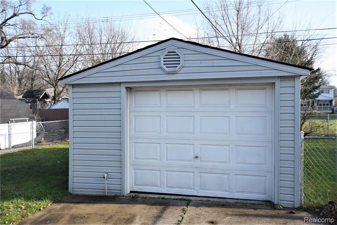 18014 Ruth Street Melvindale, MI 48122 - Photo 20 of 24 Detached 1.5-car garage