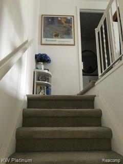 51182 South Foster Road New Baltimore, MI 48047 - Photo 41 of 42 Stairs to upper level.jpg