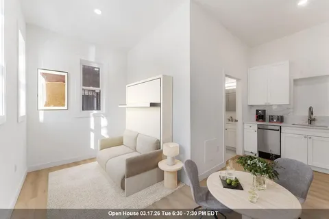 $2,170 | 306 Varick Street, Unit STUDIO, Jersey City, NJ 07302