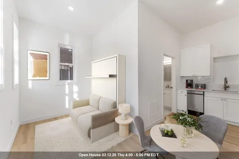 $2,170 | 306 Varick Street, Unit STUDIO, Jersey City, NJ 07302