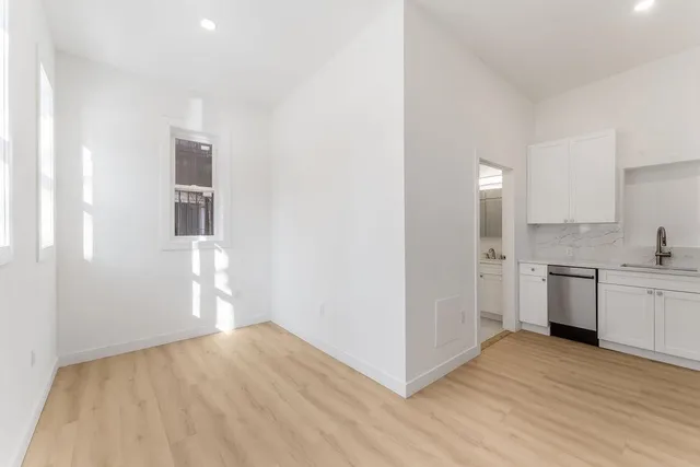$2,361 | 306 Varick Street, Unit STUDIO, Jersey City, NJ 07302