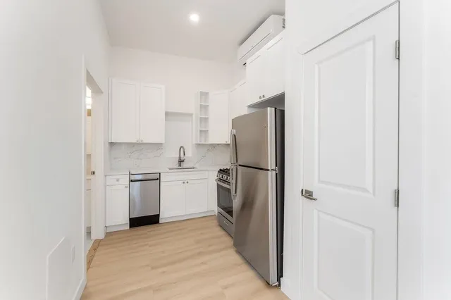 $2,361 | 306 Varick Street, Unit STUDIO, Jersey City, NJ 07302