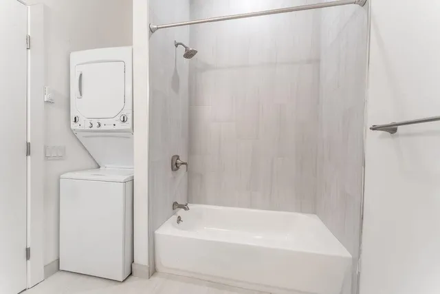 $2,361 | 306 Varick Street, Unit STUDIO, Jersey City, NJ 07302