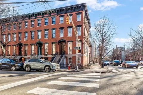 $2,170 | 306 Varick Street, Unit STUDIO, Jersey City, NJ 07302