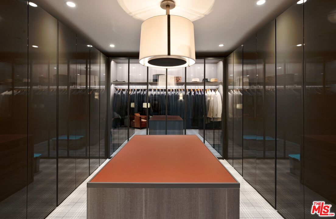 10601 Wilshire Boulevard, Unit 19E Los Angeles, CA 90024 - Photo 29 of 38 a room with table and chairs