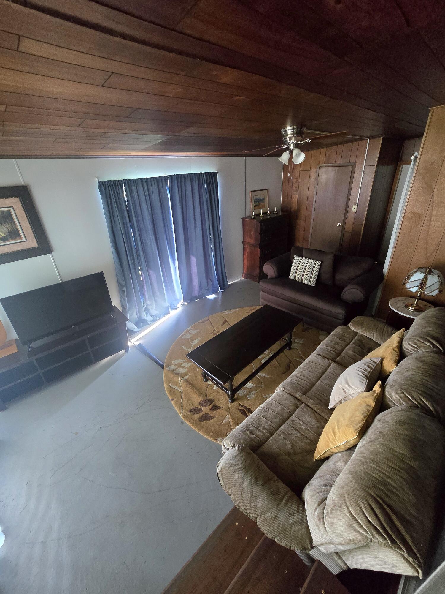 2612 Southeast 29th Street Okeechobee, FL 34974 - Photo 28 of 46 a living room with furniture