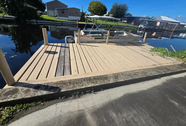 a view of sitting area with furniture
