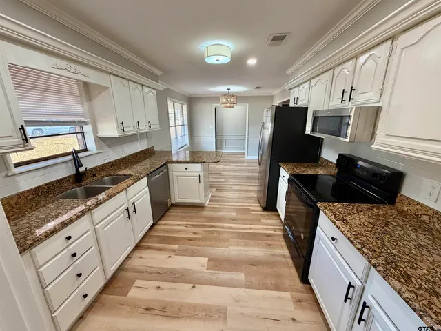 $339,900 | 404 Brookwood Drive, Mount Pleasant, TX 75455