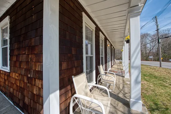 $2,800 | 970 North Main Street, Unit 1, Raynham, MA 02767