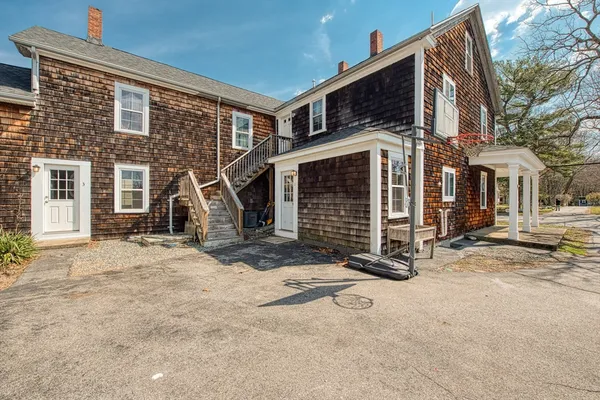 $2,800 | 970 North Main Street, Unit 1, Raynham, MA 02767