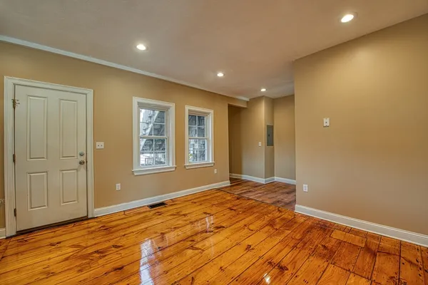 $2,800 | 970 North Main Street, Unit 1, Raynham, MA 02767