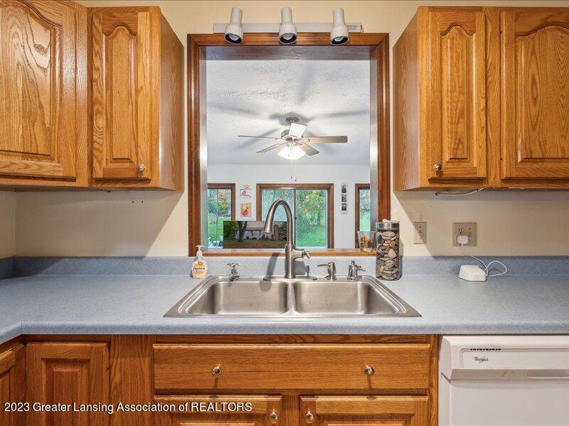 2117 South Waverly Road Eaton Rapids, MI 48827 - Photo 13 of 37 13-2117-S-Waverly-Rd-WindowStill-19