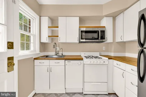 $289,000 | 1824 East-West Highway, Unit 1824, Silver Spring, MD 20910