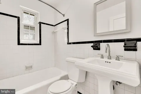 $289,000 | 1824 East-West Highway, Unit 1824, Silver Spring, MD 20910