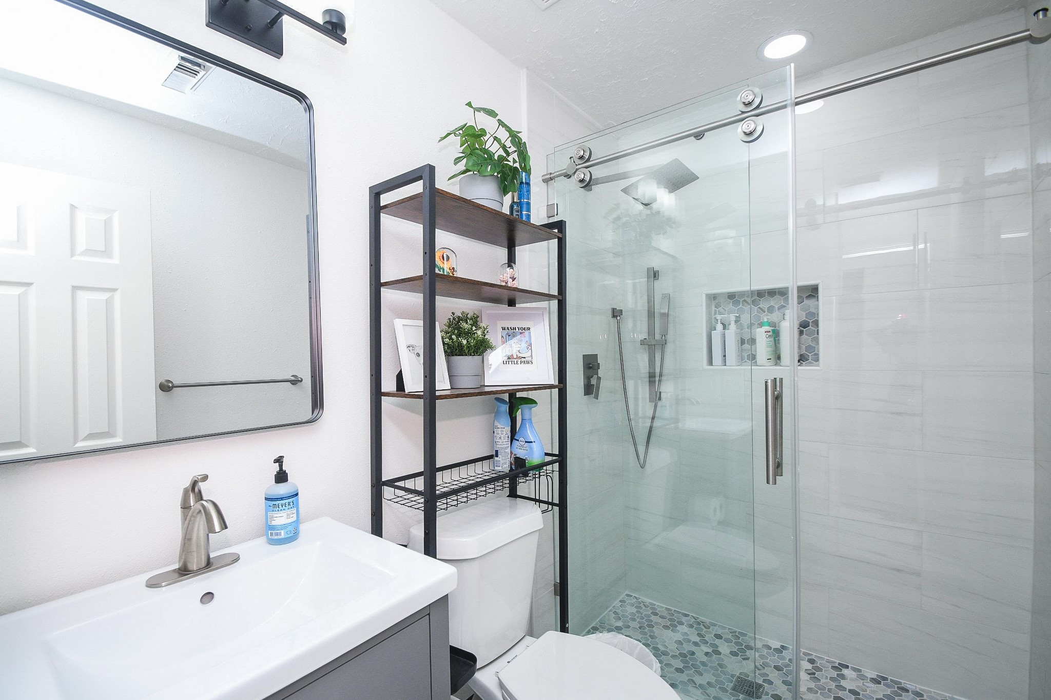 11443 Newbrook Drive Houston, TX 77072 - Photo 26 of 31 a bathroom with a shower sink and mirror