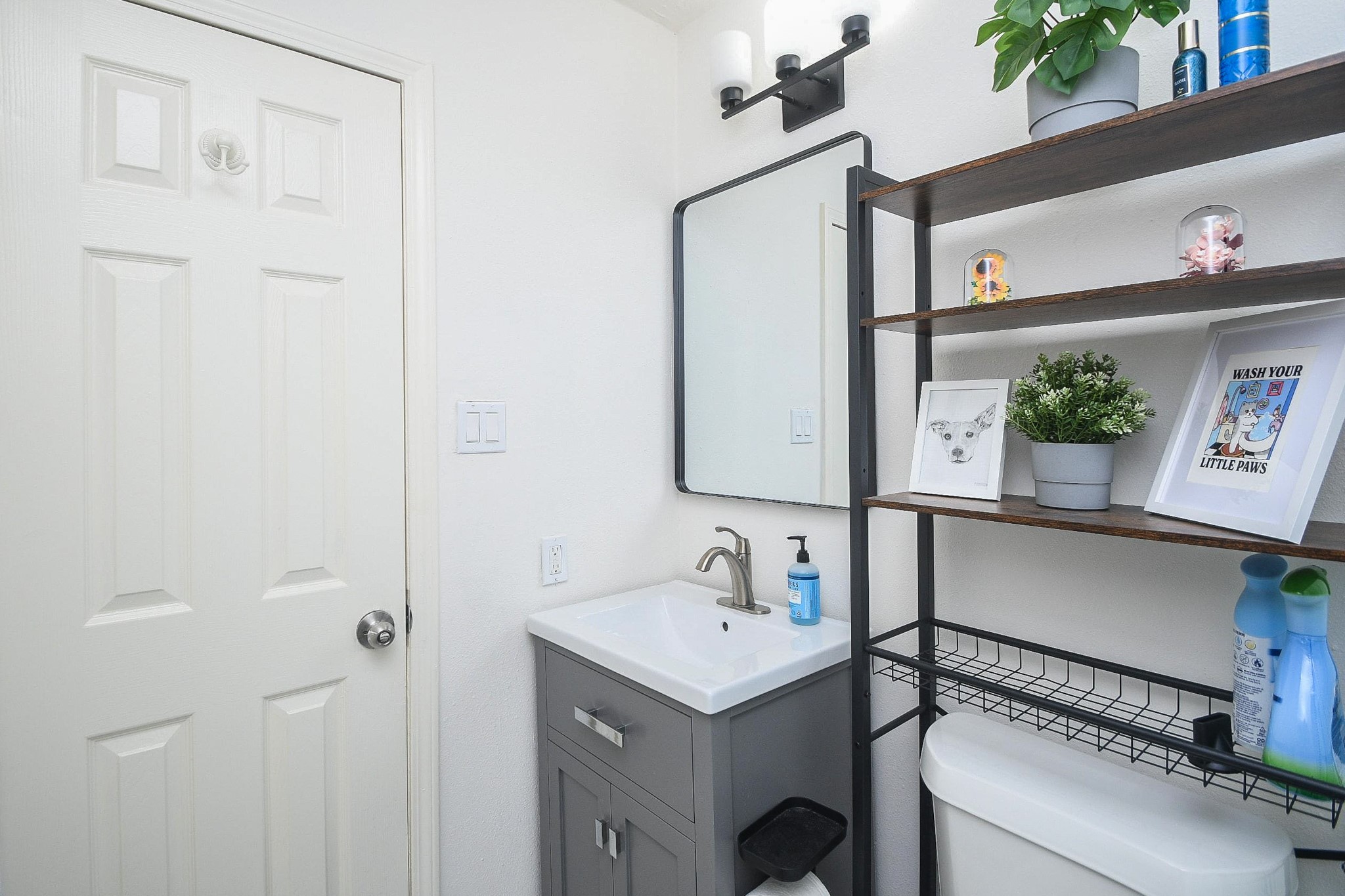 11443 Newbrook Drive Houston, TX 77072 - Photo 27 of 31 a bathroom with a sink and a mirror