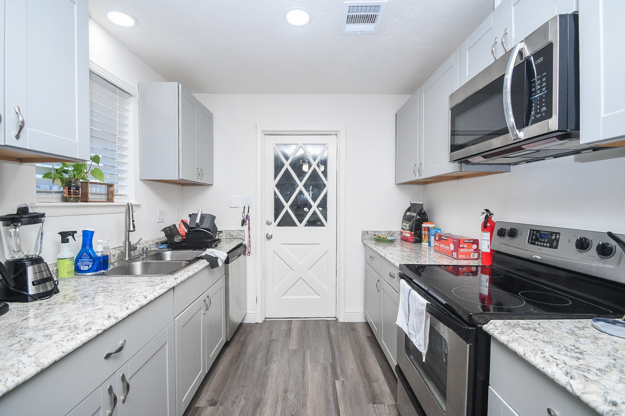 11443 Newbrook Drive Houston, TX 77072 - Photo 10 of 31 a kitchen with stainless steel appliances granite countertop a sink stove and microwave