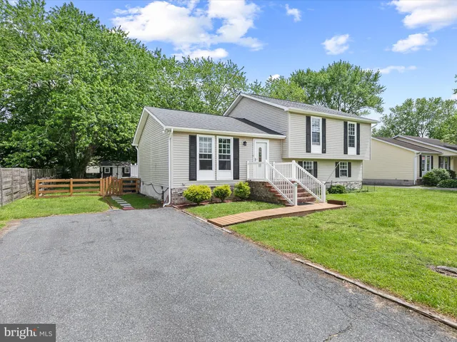 a view of a house with a yard and plants