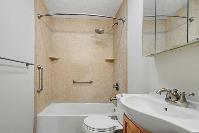 $200,000 | 15638 Hamilton Street, Granger, IN 46530