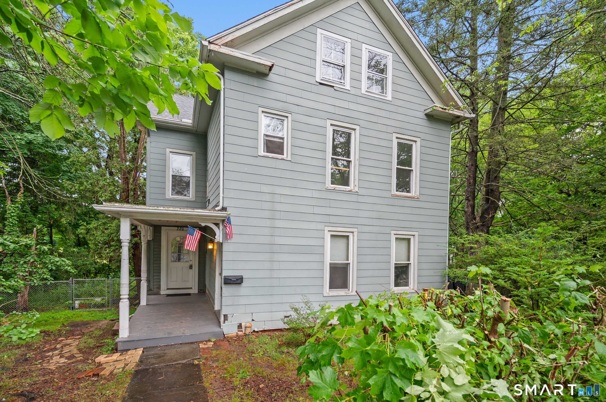 220 Murray Street Meriden, CT 06450 - Photo 2 of 28 a front view of a house with garden