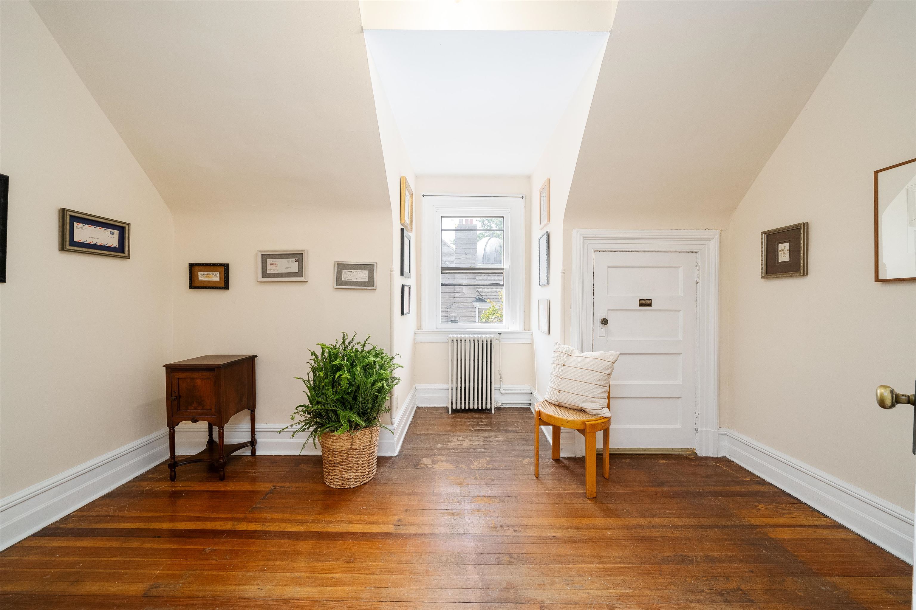 901 Castle Point Terrace Hoboken, NJ 07030 - Photo 27 of 40 a living room with furniture and a potted plant