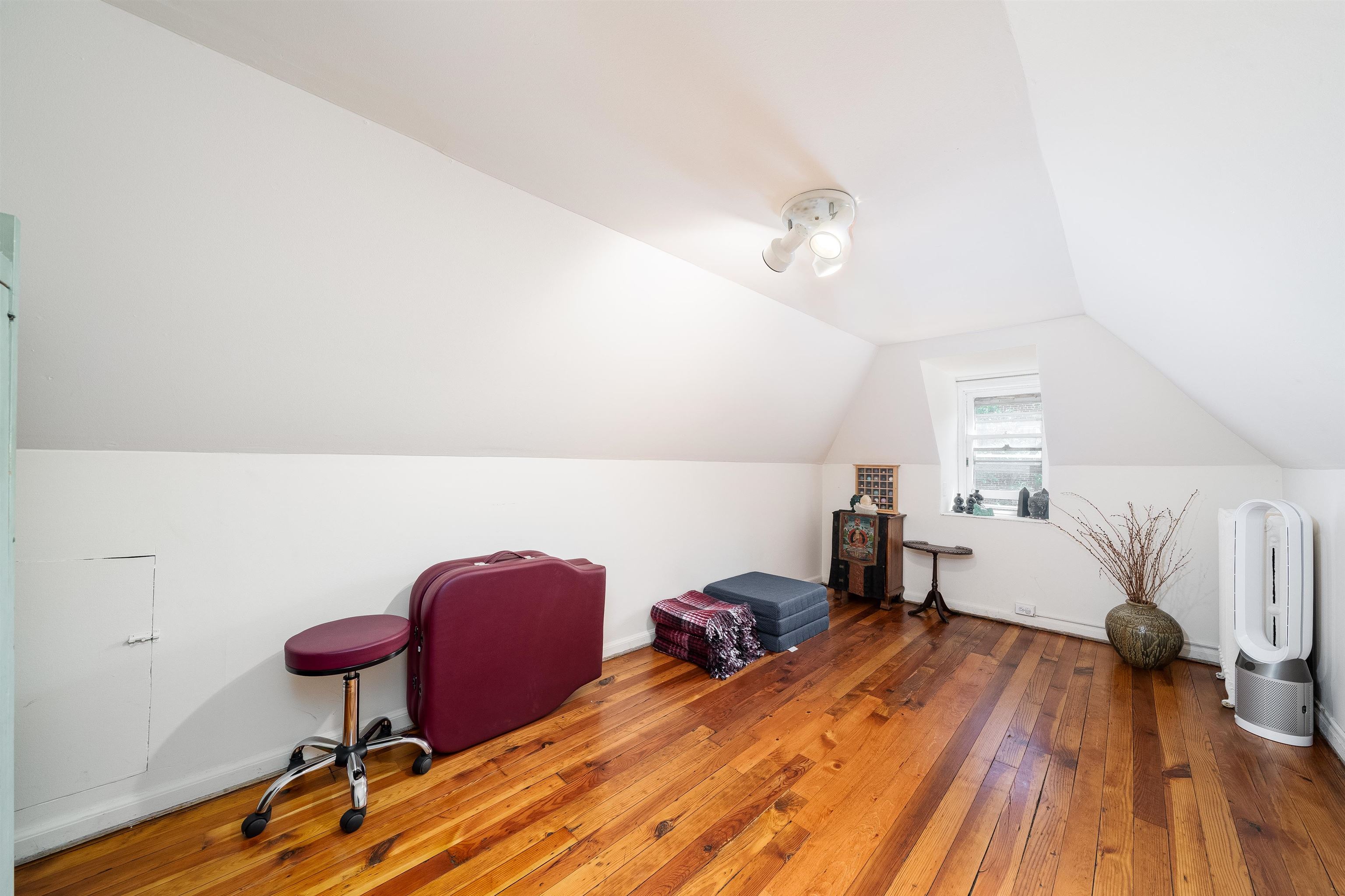 901 Castle Point Terrace Hoboken, NJ 07030 - Photo 31 of 40 a bedroom with a bed and a chair