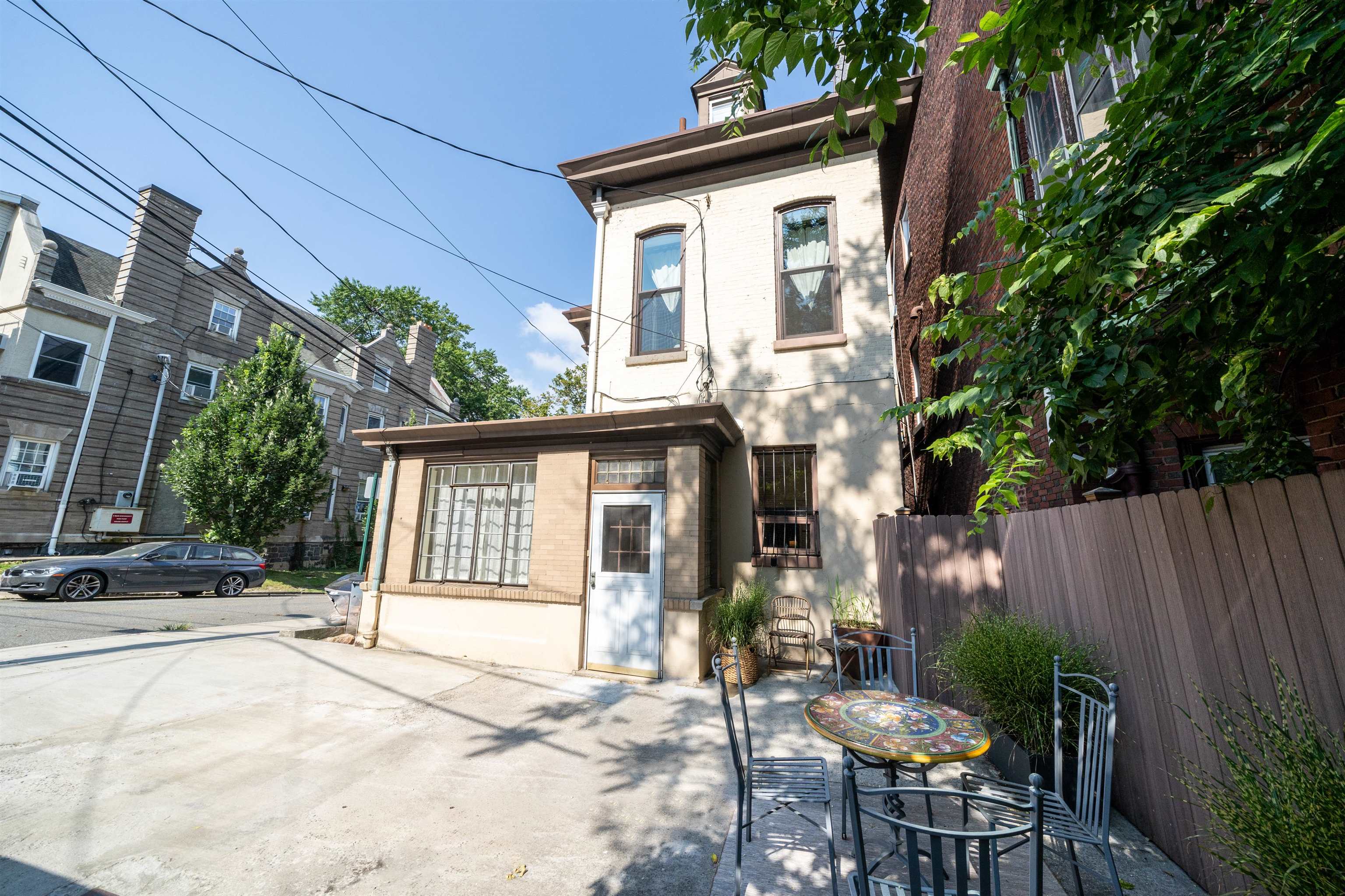 901 Castle Point Terrace Hoboken, NJ 07030 - Photo 39 of 40 a backyard of a house with seating space