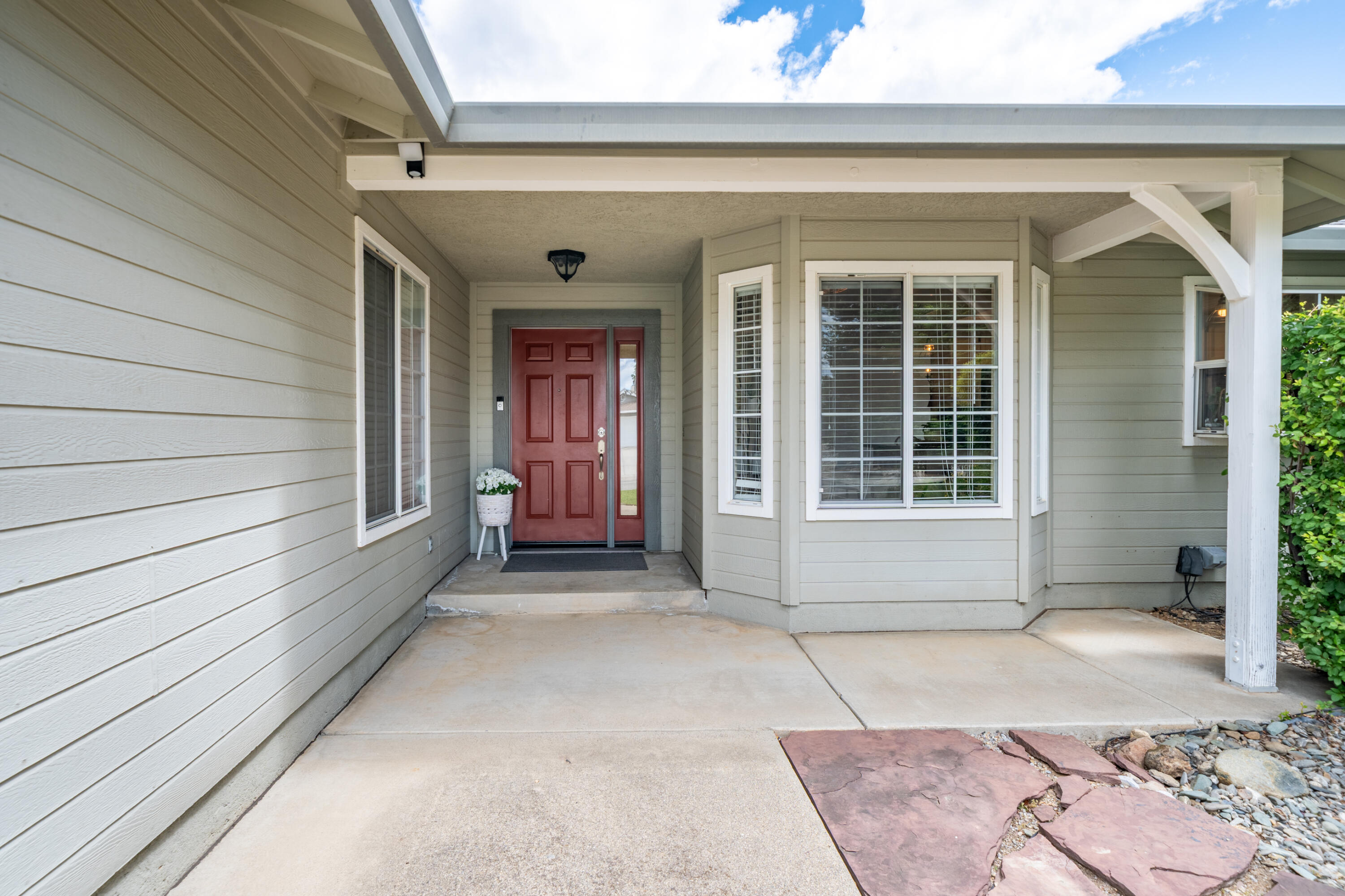1044 Riviera Drive Redding, CA 96001 - Photo 4 of 46 1044 Riviera Dr-10