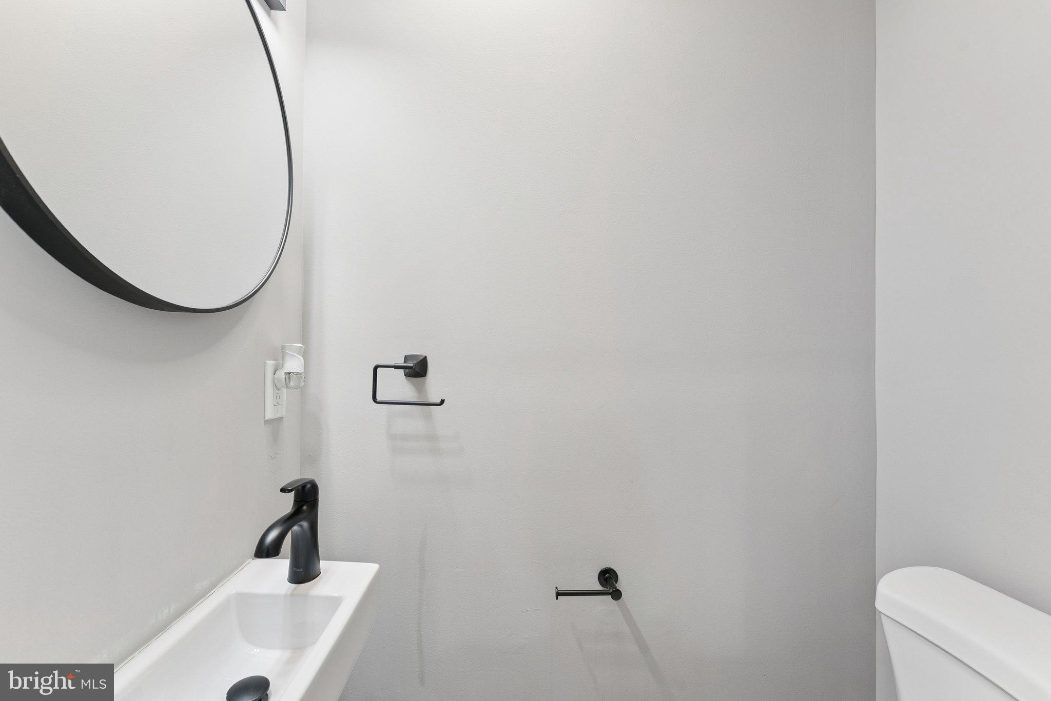 1525 Morris Road Southeast Washington, DC 20020 - Photo 11 of 30 Main level half bath