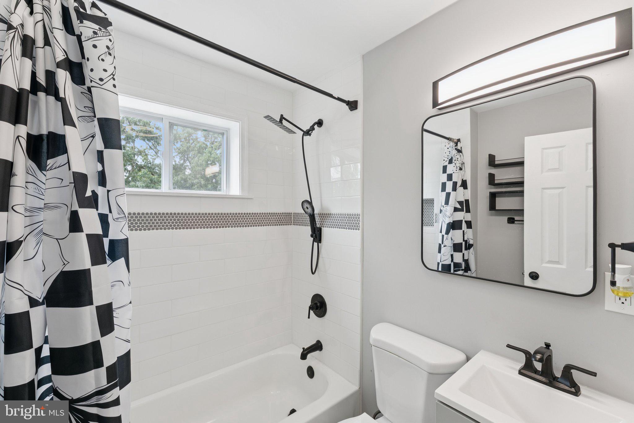 1525 Morris Road Southeast Washington, DC 20020 - Photo 16 of 30 Upstairs hall bath