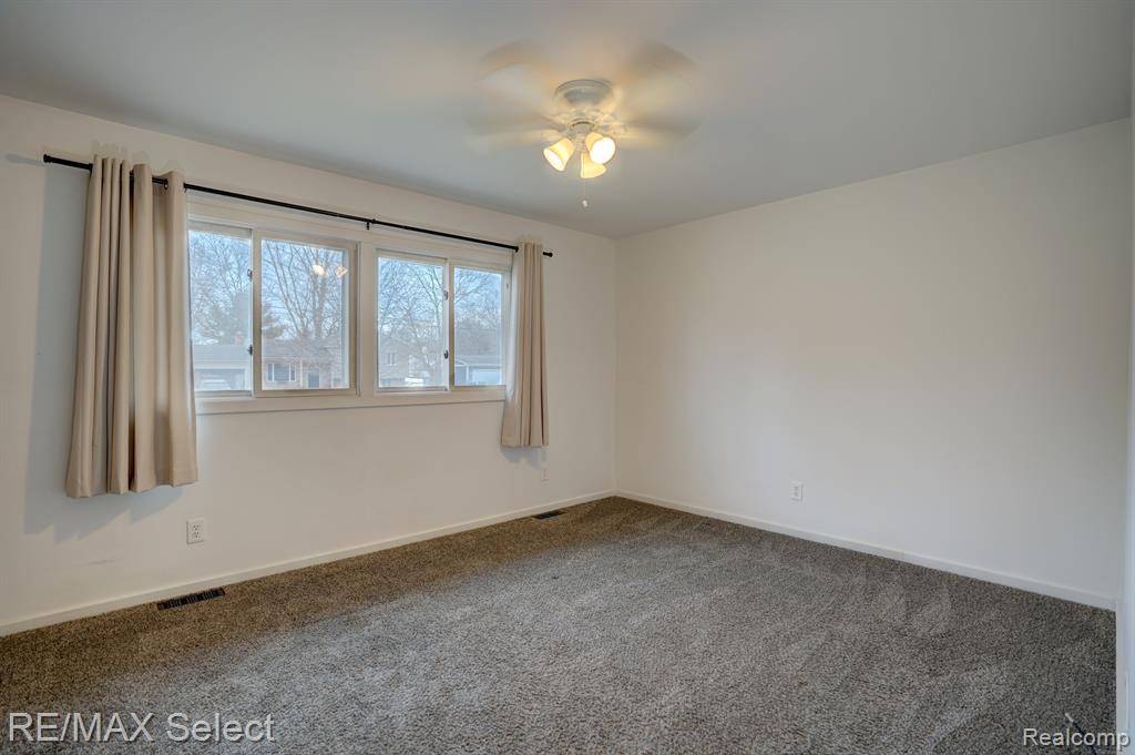 2470 Crane Road Fenton, MI 48430 - Photo 20 of 36