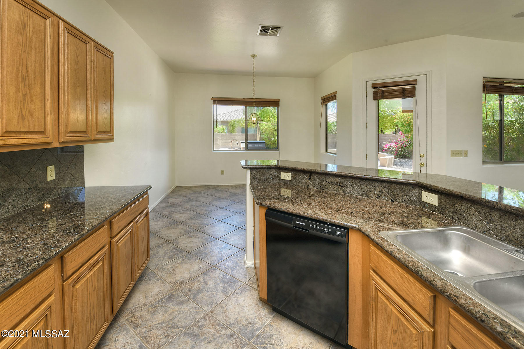 7594 West Sugar Ranch Road Marana, AZ 85743 - Photo 8 of 26 Gallery Image 8